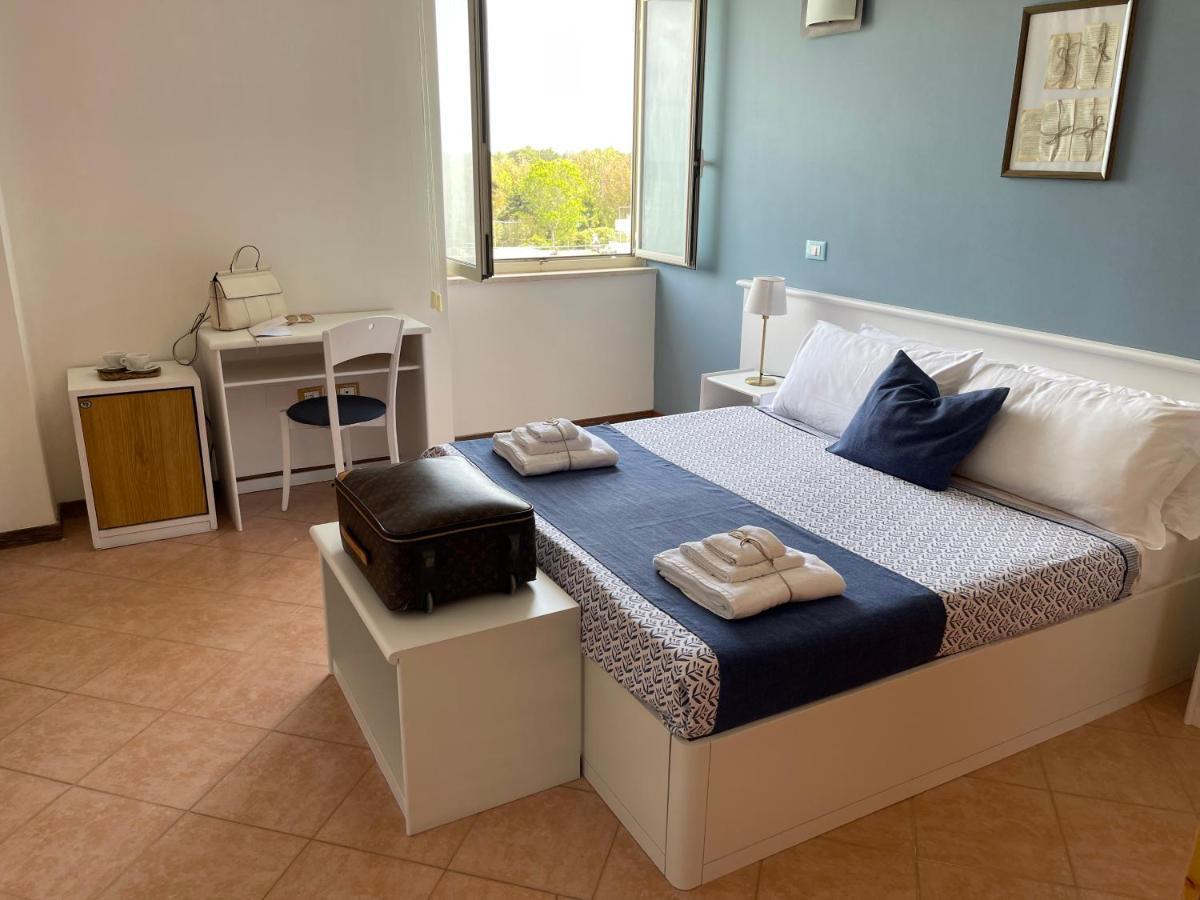 Hotel Gatto Bianco Casalabate Lecce Esterno foto