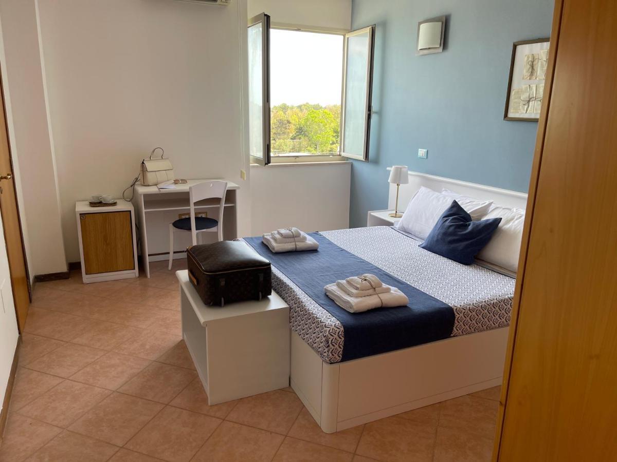Hotel Gatto Bianco Casalabate Lecce Esterno foto