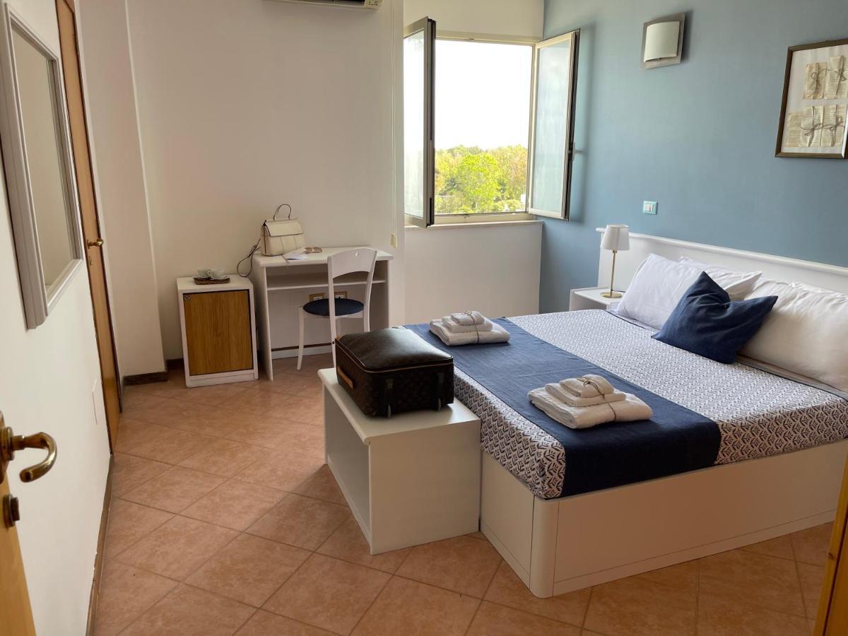 Hotel Gatto Bianco Casalabate Lecce Esterno foto