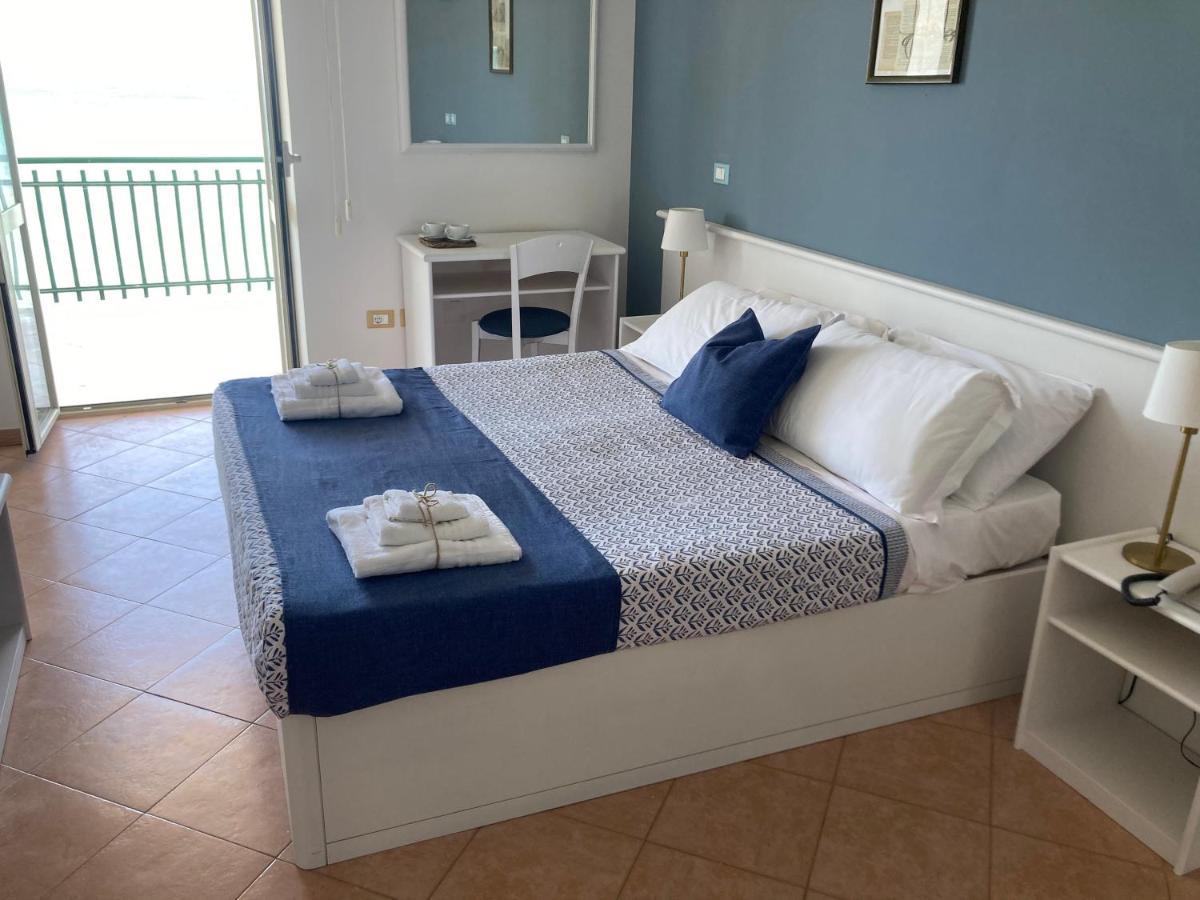 Hotel Gatto Bianco Casalabate Lecce Esterno foto