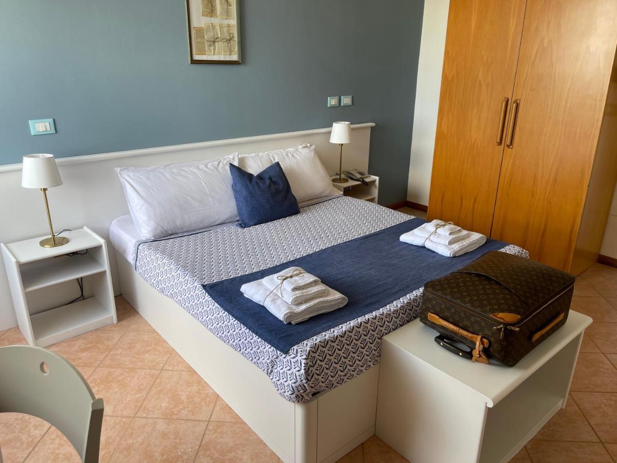 Hotel Gatto Bianco Casalabate Lecce Esterno foto