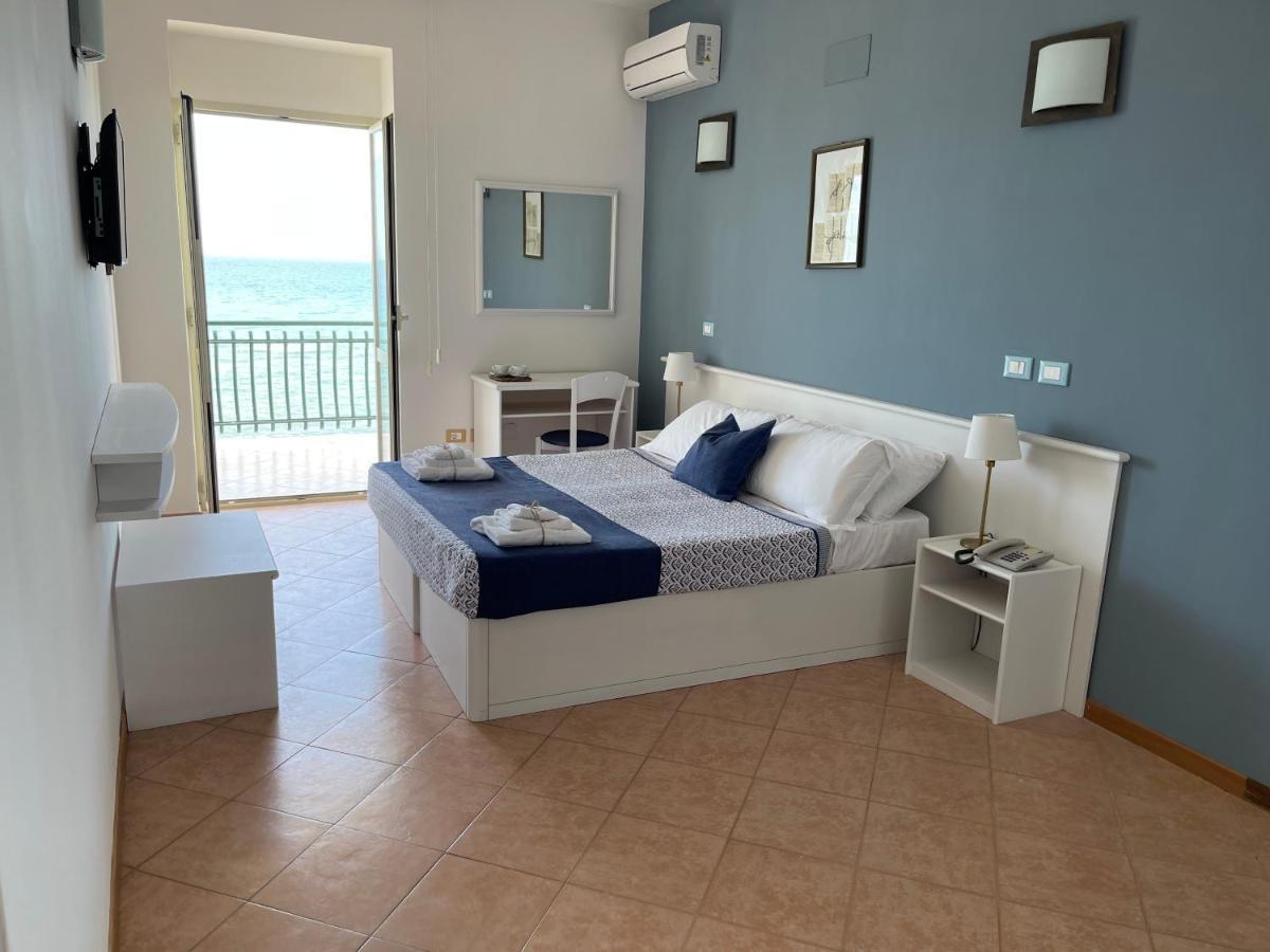 Hotel Gatto Bianco Casalabate Lecce Esterno foto
