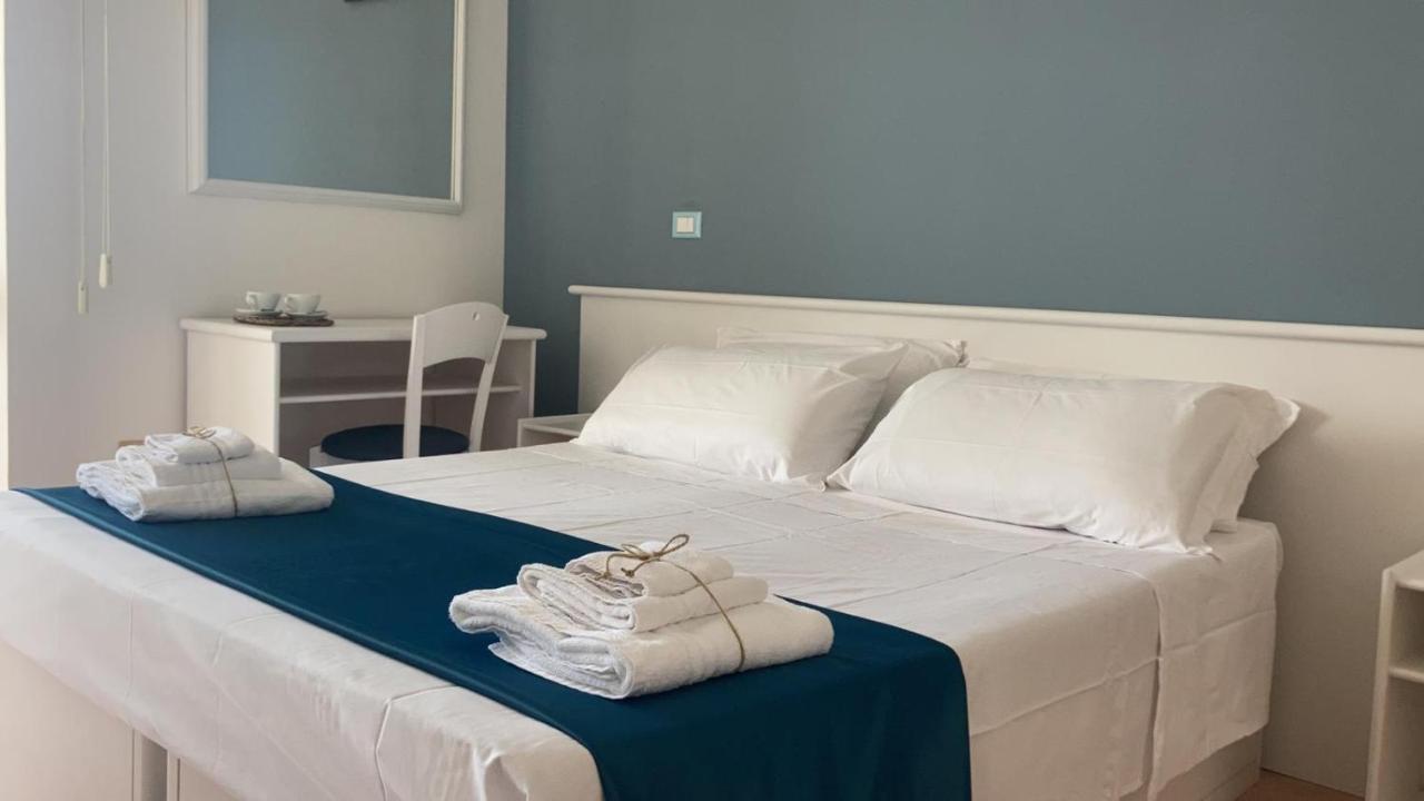 Hotel Gatto Bianco Casalabate Lecce Esterno foto