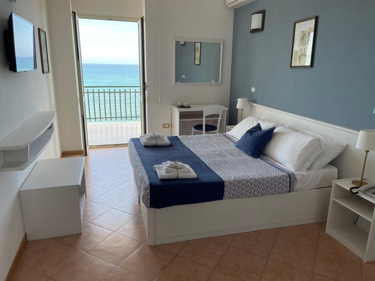 Hotel Gatto Bianco Casalabate Lecce Esterno foto