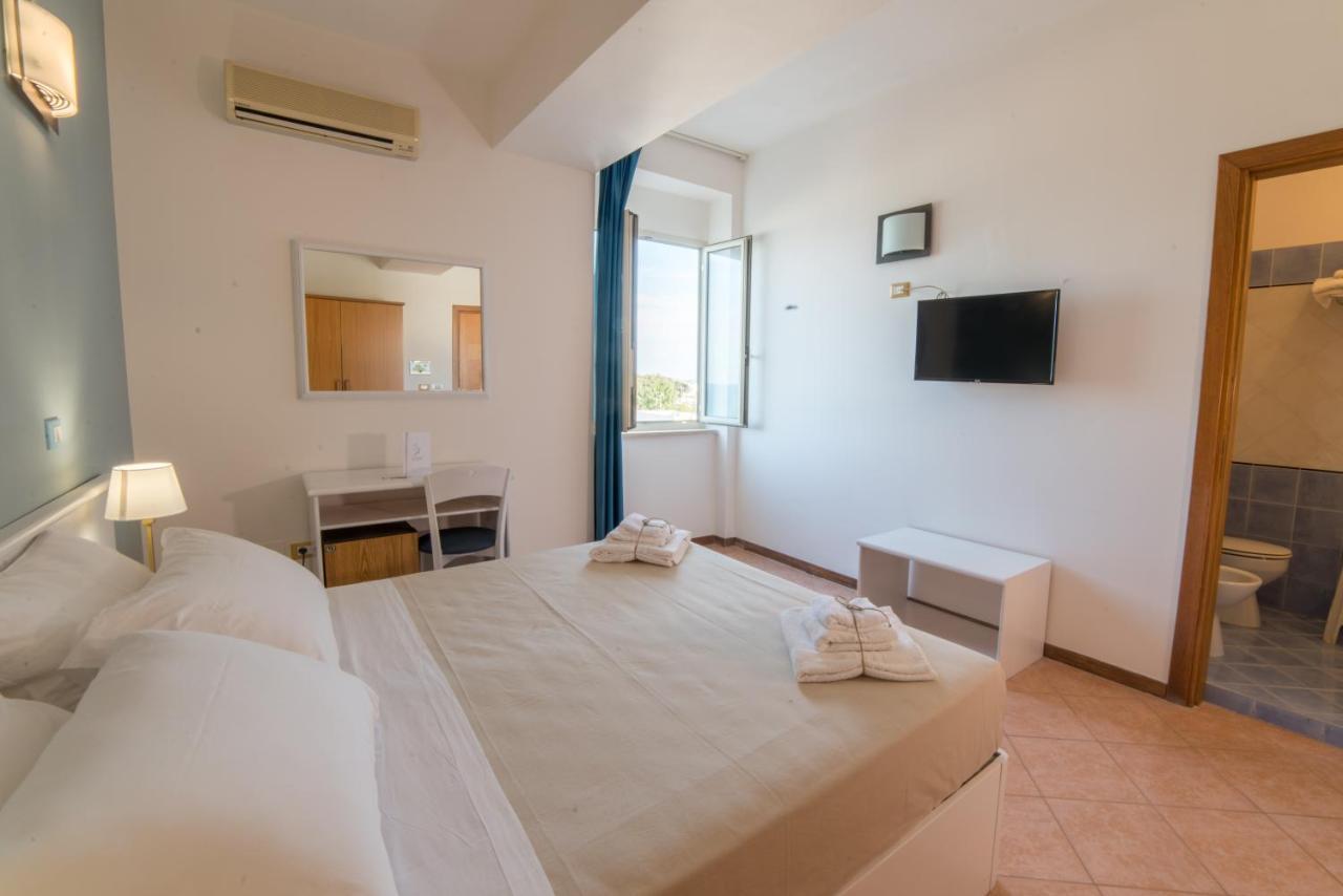 Hotel Gatto Bianco Casalabate Lecce Esterno foto