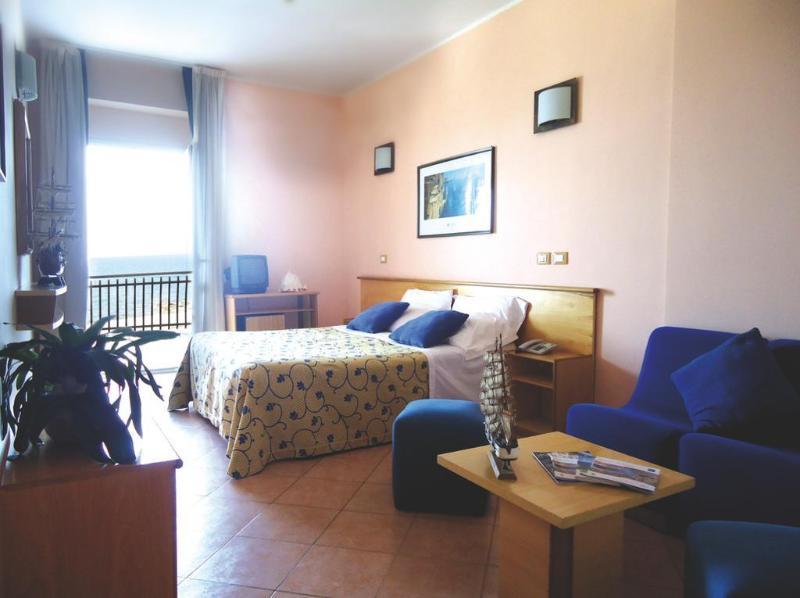 Hotel Gatto Bianco Casalabate Lecce Esterno foto